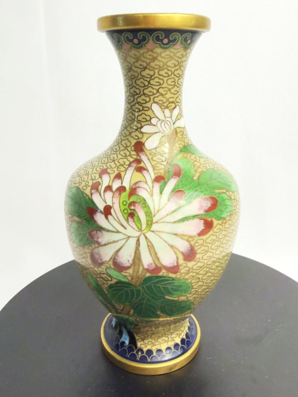Chinese Vintage Cloisonné Green Vase Gold Cloud Pattern Floral Enamel Brass 7”